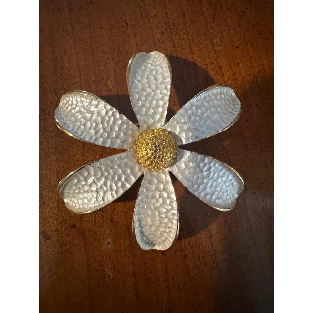 Park Lane Vintage White Enamel Daisy‎ Flower Brooch Gold Tone Textured 3 Inch